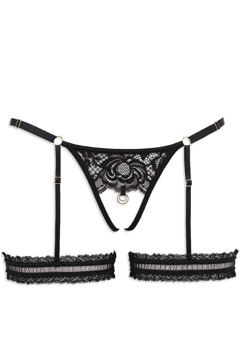 Détails du tanga ouvert à jarretières Luxxa Lingerie - Secrète avec bijou doré et finitions raffinées